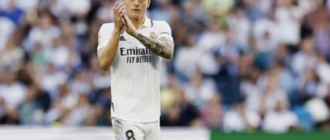 توني كروس يختار ثلاثة من نجوم ريال مدريد لجائزة الكرة الذهبية