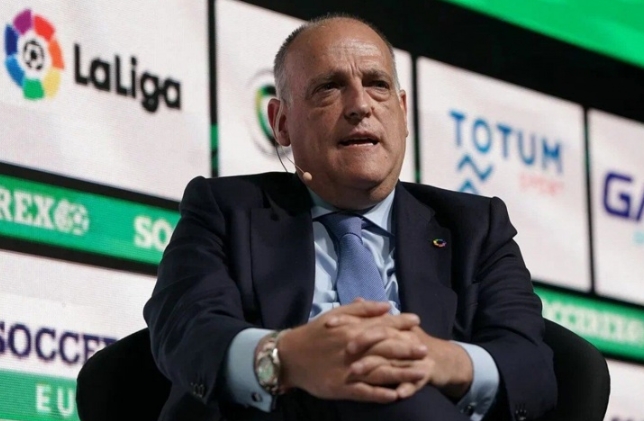 "كارلو ، إنه لأمر مؤسف أنك تستخدم."تحول رئيس الدوري الاسباني ، تيباس ، إلى أنشيلوتي