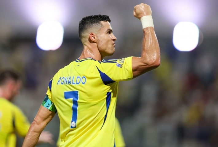 كريستيانو رونالدو يبلغ من العمر 40 عاما