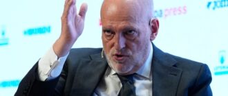 “كارلو ، إنه لأمر مؤسف أنك تستخدم.”تحول رئيس الدوري الاسباني ، تيباس ، إلى أنشيلوتي