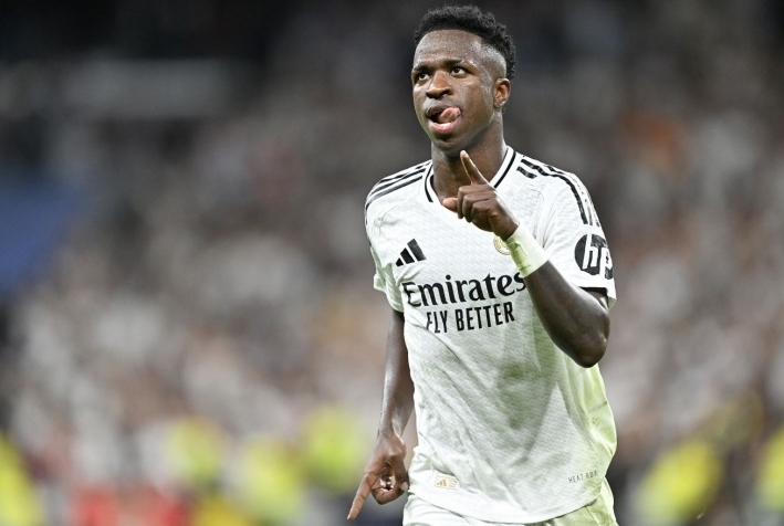 يريد فينيسيوس كسب 20 مليون دولار على الأقل سنويا في ريال مدريد