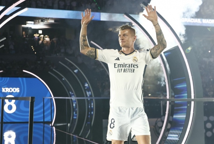 توني كروس يرد على خبر رحيل كارلو أنشيلوتي عن ريال مدريد