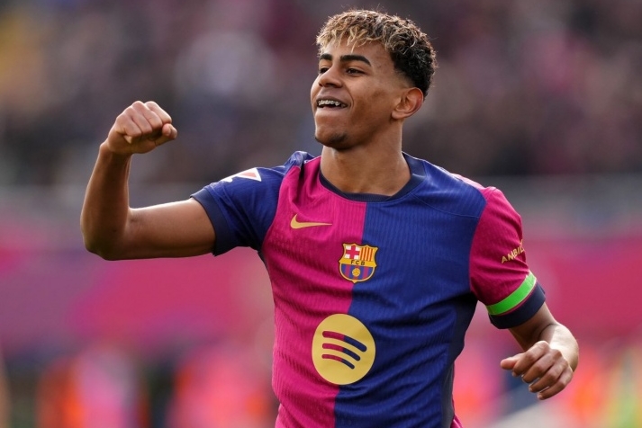 تم الاعتراف يامال البالغ من العمر 17 عاما كأفضل لاعب شاب لهذا الموسم في البطولة الإسبانية