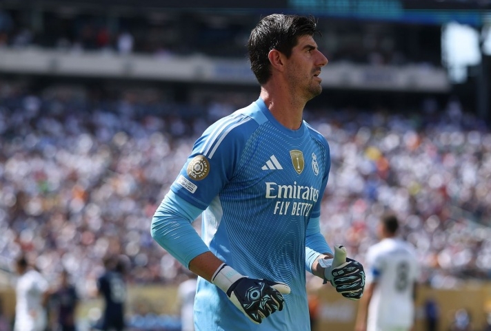 حدد رومانو لاعبين اثنين سيمددان عقودهما مع ريال مدريد بعد كورتوا